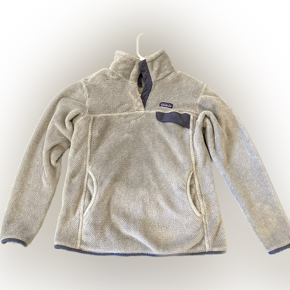 Patagonia Re-Tool Snap fleece. Size Lg. Thick and warm with kangaroo pockets.